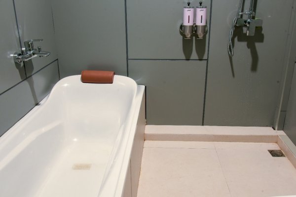 Kamar Mandi Priyanka (2)